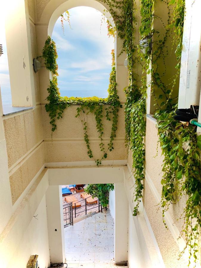 Sound Of The Sea Apartment Ilha Sveti Stefan Exterior foto